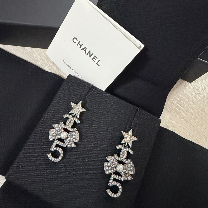 Chanel 22P 黑銀5號蝴蝶星星雙C耳環-11