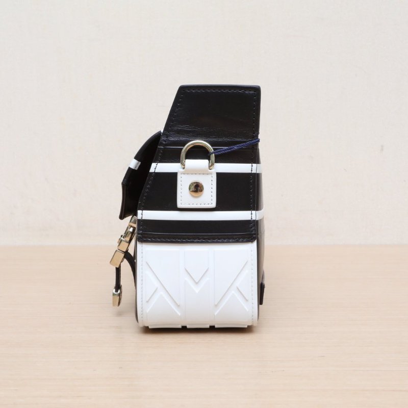 DIOR 黑色牛皮淺金扣2022DiorCamp系列全皮郵差肩背包-4