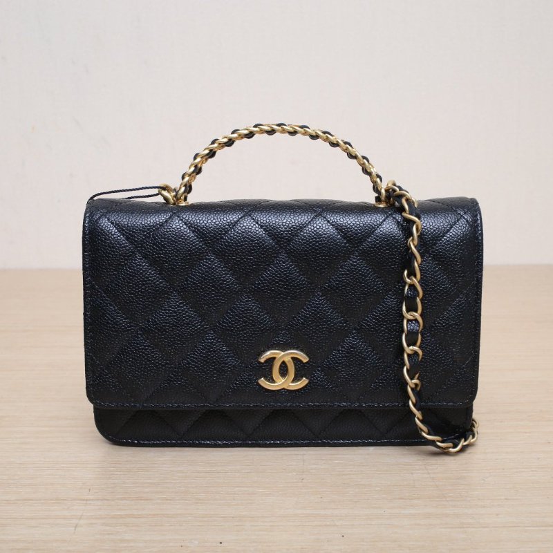 CHANEL 22S手柄CFWOC19黑色荔枝牛皮晶片開金扣雙皮穿拼金屬字母手柄肩背包-1