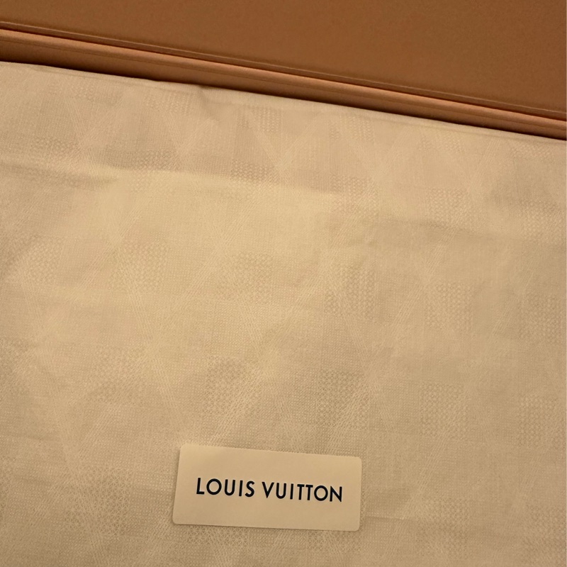 LV 奶茶色圍巾-5