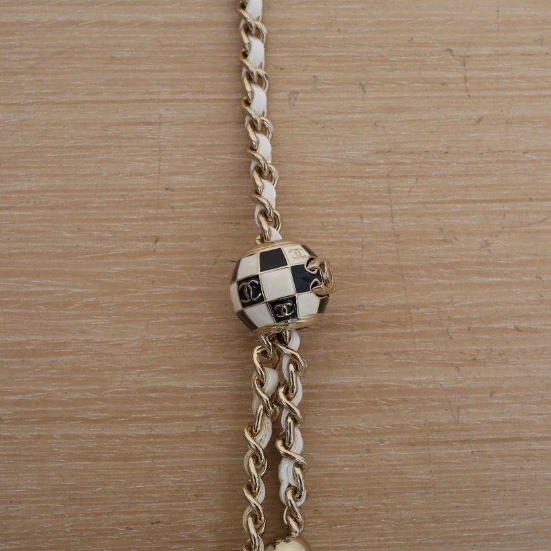 CHANEL CFWOC19白色羊皮晶片開金扣足球調節扣肩帶肩背包-2