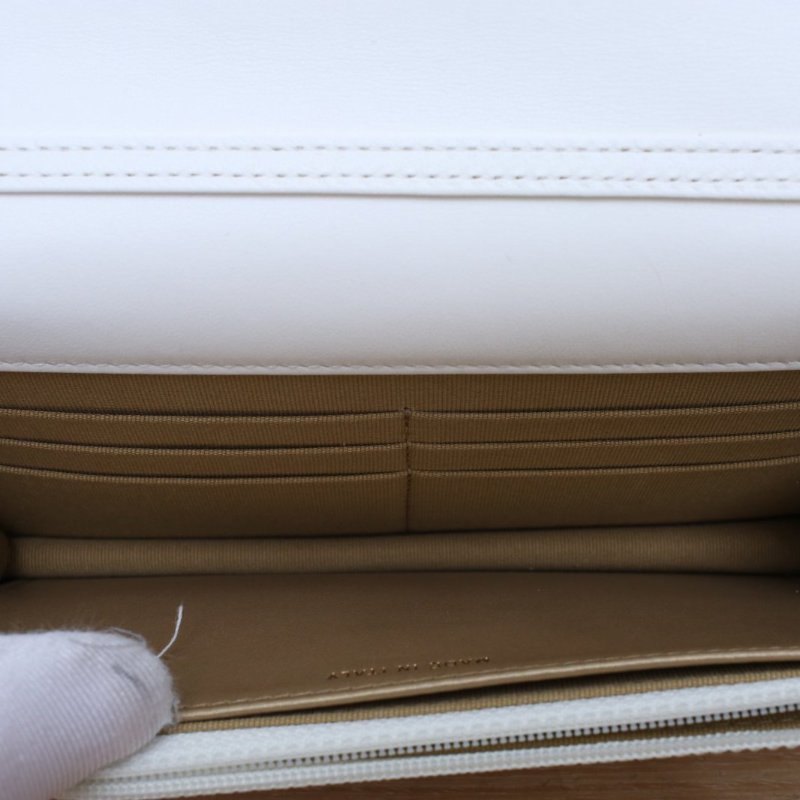 CHANEL CFWOC19白色羊皮晶片開金扣足球調節扣肩帶肩背包-4