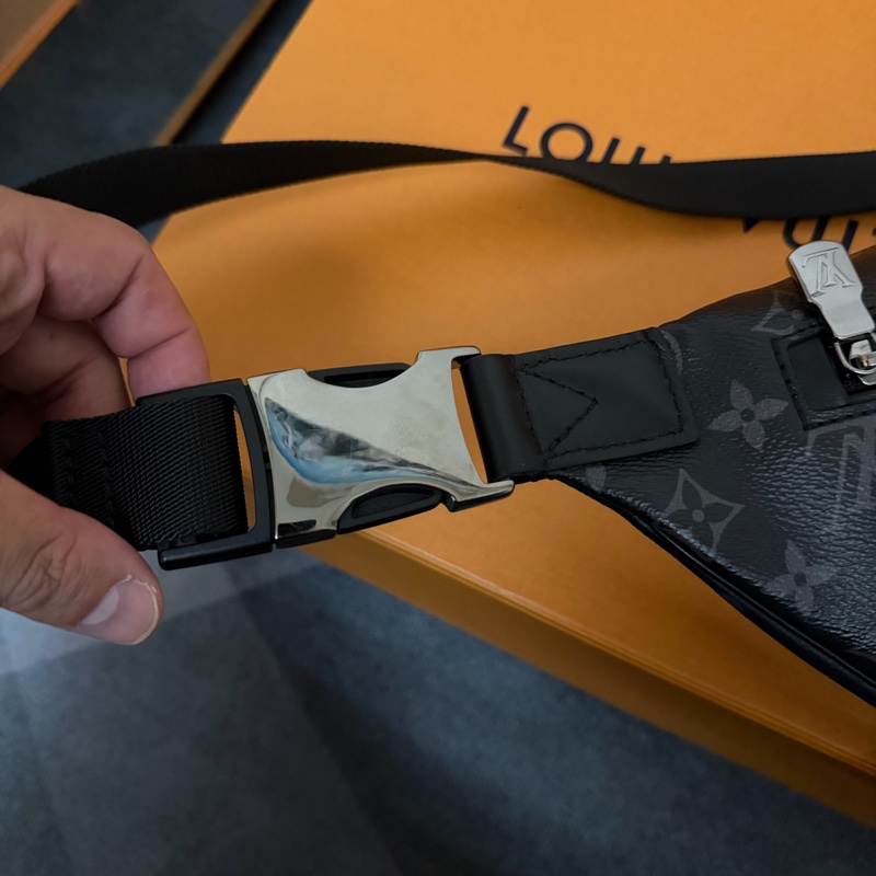 Lv 新款黑花腰包(M46035 ) 芯片款-7