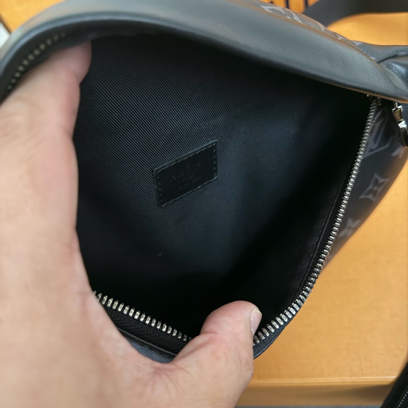 Lv 新款黑花腰包(M46035 ) 芯片款-9