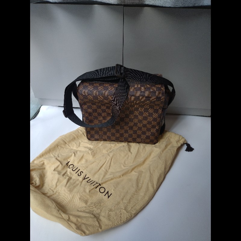 LV 咖格上開書包-4