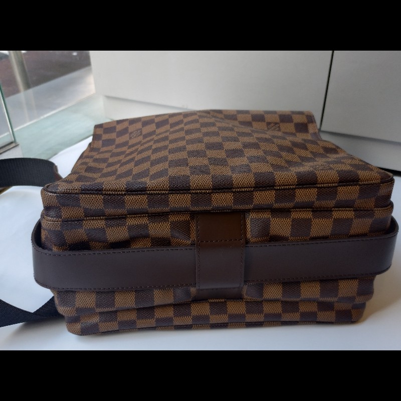 LV 咖格上開書包-6