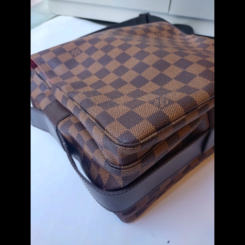 LV 咖格上開書包-8