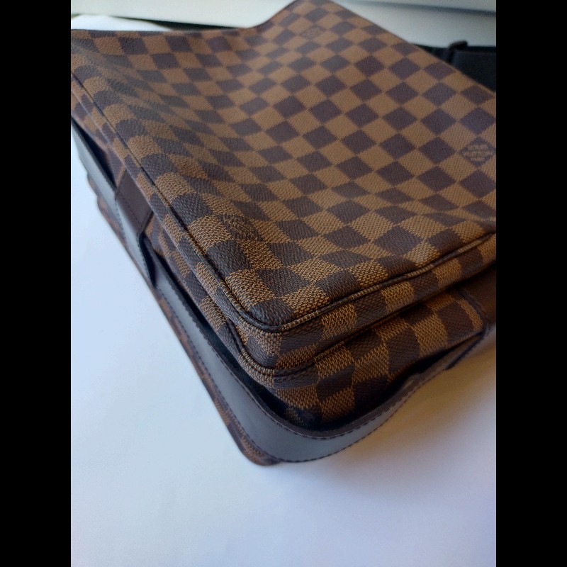 LV 咖格上開書包-9