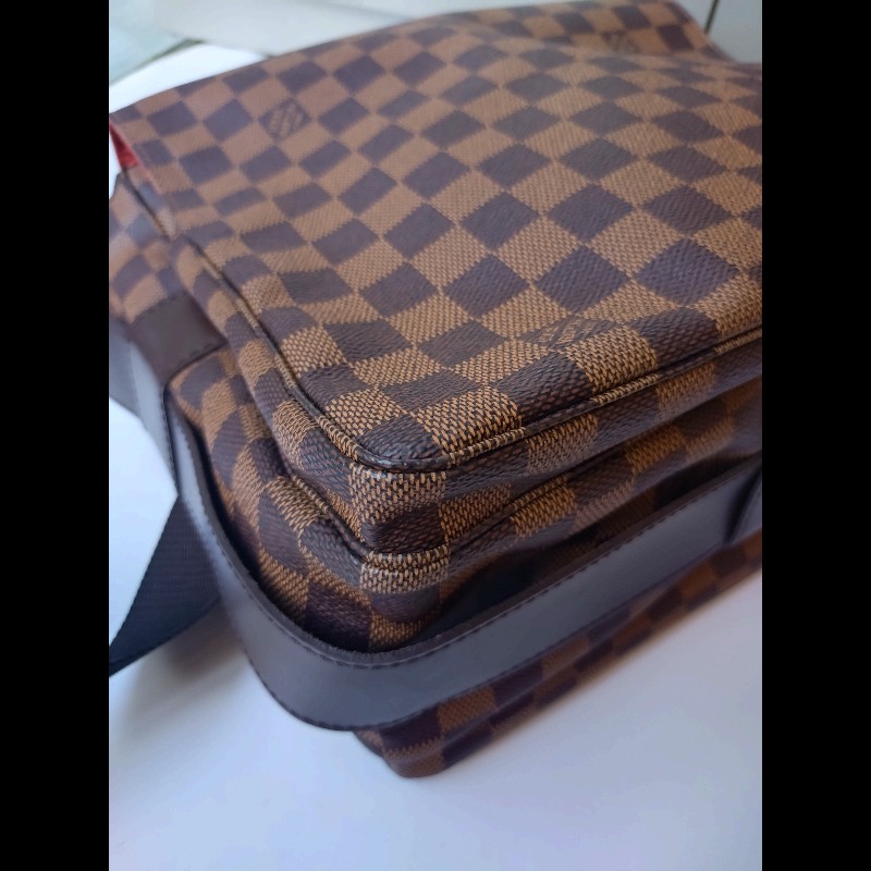 LV 咖格上開書包-10