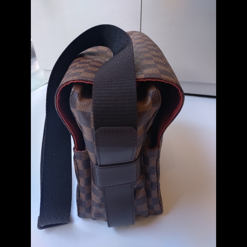 LV 咖格上開書包-11