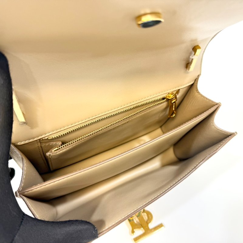 BURBERRY奶茶色粒面牛皮TB金釦雙層風琴包8020641-10