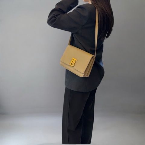 BURBERRY奶茶色粒面牛皮TB金釦雙層風琴包8020641