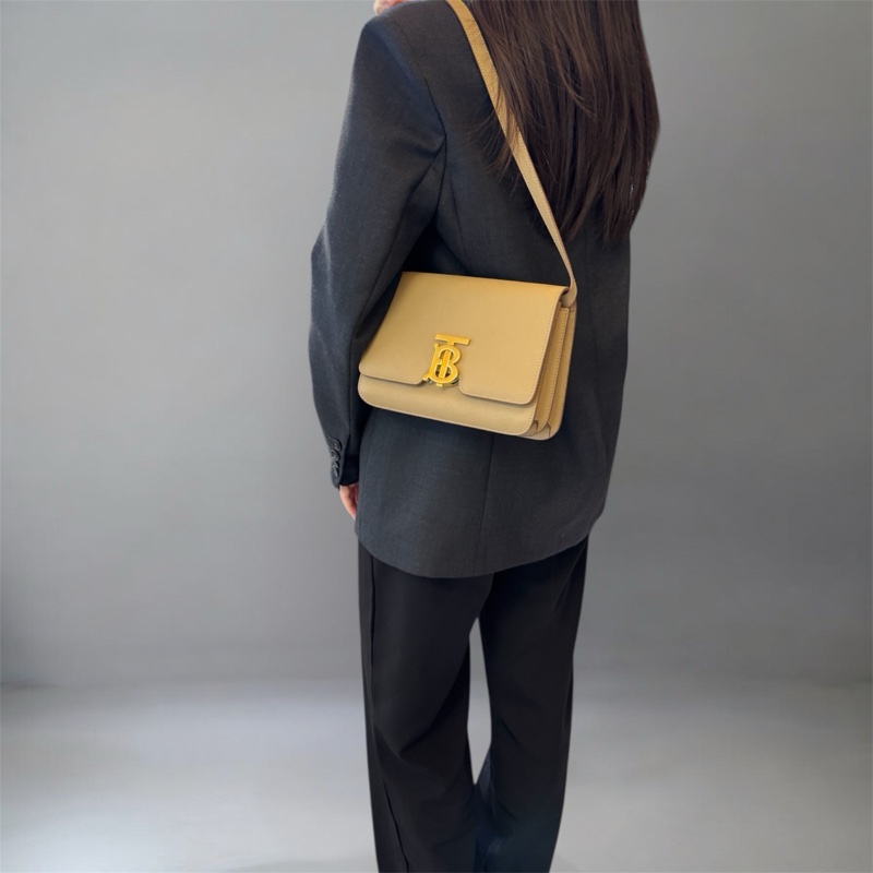 BURBERRY奶茶色粒面牛皮TB金釦雙層風琴包8020641-1