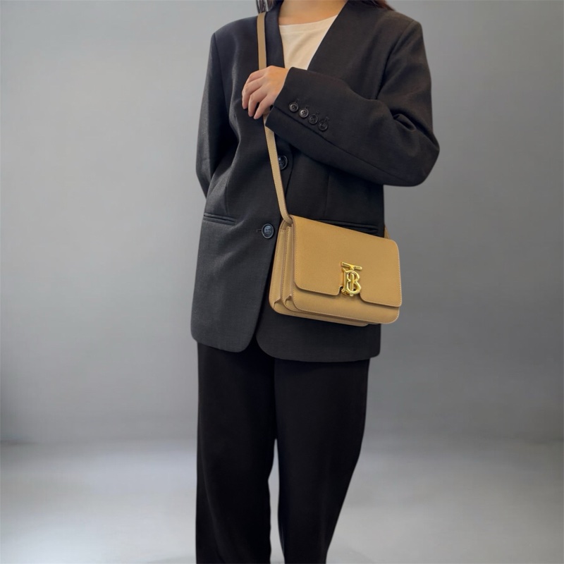 BURBERRY奶茶色粒面牛皮TB金釦雙層風琴包8020641-2