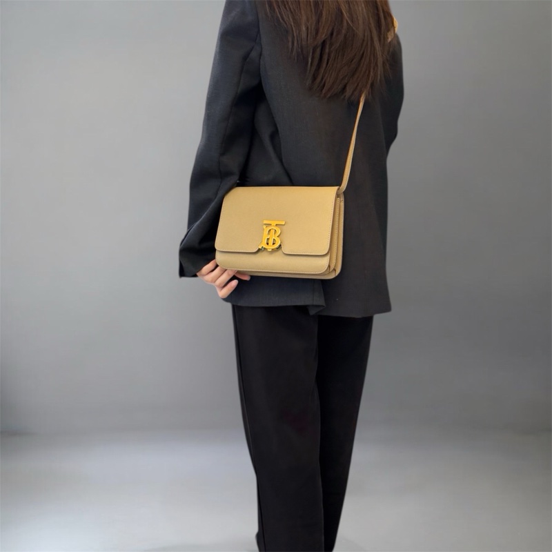 BURBERRY奶茶色粒面牛皮TB金釦雙層風琴包8020641-4