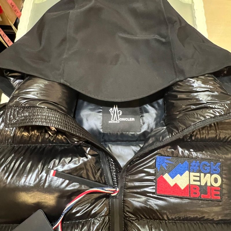 💎Han's house精品服飾💎moncler Marcassin 滑雪系列 高機能 防水 羽絨 連帽 外套 可手水洗 現貨 M ~ L 原價61000-7