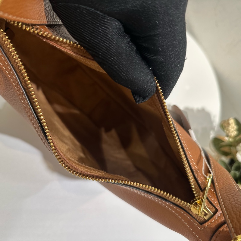 TW4581 Celine 塞琳 兩肩帶包包 Small Heloise Bag Tan x GHW-23