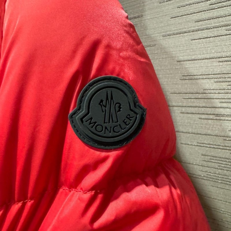 💎Han's house精品服飾💎MONCLER Montcla 立體刺繡字 防水 羽絨 連帽 外套 紅  原價72000-6