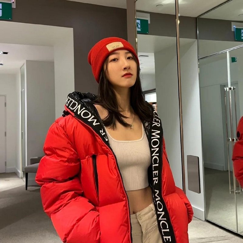 💎Han's house精品服飾💎MONCLER Montcla 立體刺繡字 防水 羽絨 連帽 外套 紅  原價72000-7