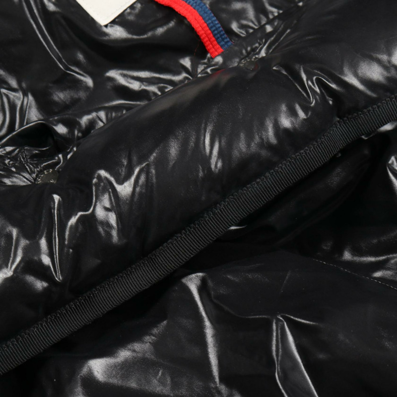 MONCLER LONTRE 尼龍黑色羽絨外套（二手女款）-6