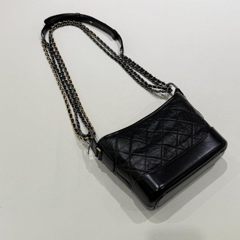 CHANEL - 黑色金釦菱格揉製牛皮流浪包/小號-1