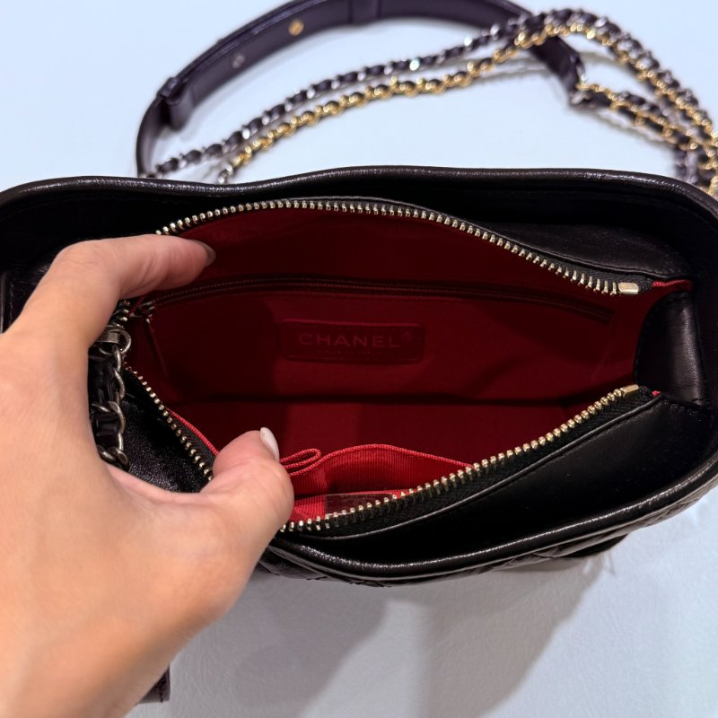 CHANEL - 黑色金釦菱格揉製牛皮流浪包/小號-3