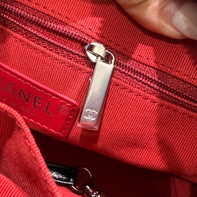 CHANEL - 黑色金釦菱格揉製牛皮流浪包/小號-20