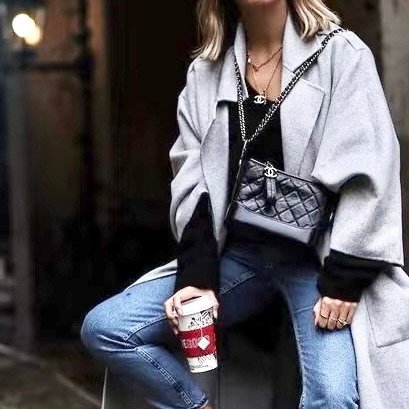 CHANEL - 黑色金釦菱格揉製牛皮流浪包╻小號-1