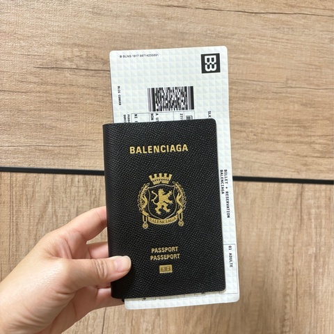 BALENCIAGA 護照及機票造型牛皮對開二折長夾(黑色)