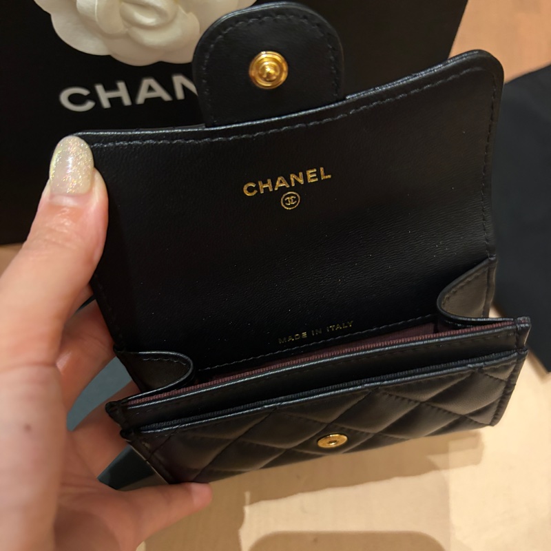 CHANEL - 經典口蓋卡片夾 小羊皮與金色金屬黑 全新-4