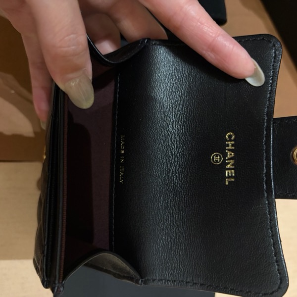 CHANEL - 經典口蓋卡片夾 小羊皮與金色金屬黑 全新-8