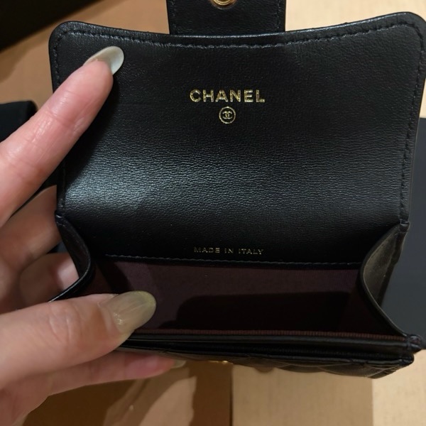 CHANEL - 經典口蓋卡片夾 小羊皮與金色金屬黑 全新-2