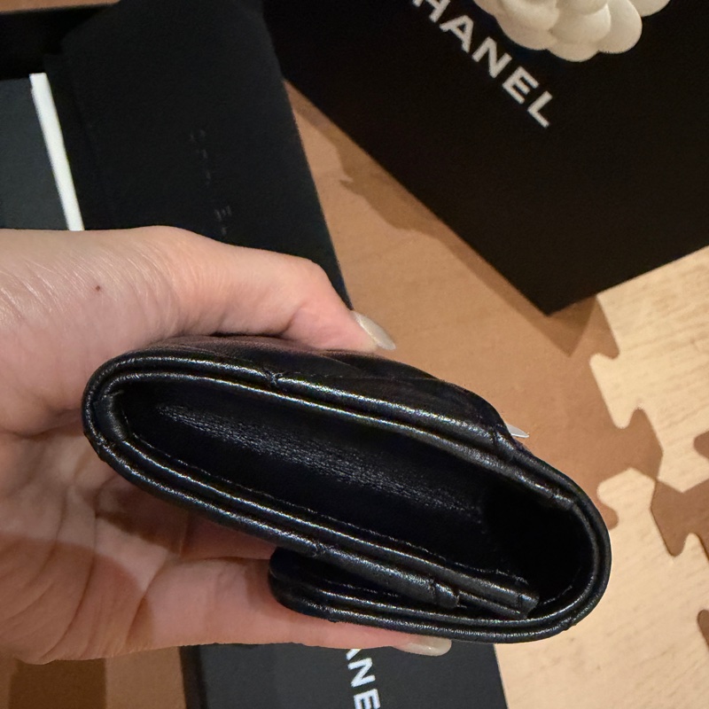 CHANEL - 經典口蓋卡片夾 小羊皮與金色金屬黑 全新-4