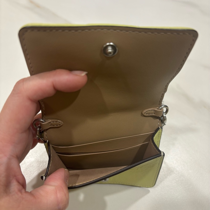 【COACH】萊姆綠絎縫菱格紋全皮鍊帶頸掛斜背方型卡夾零錢包/斜背包/小廢包-9