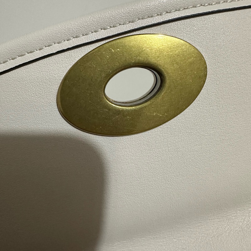 Coach pillow madison 近全新帶絎縫枕頭包-13