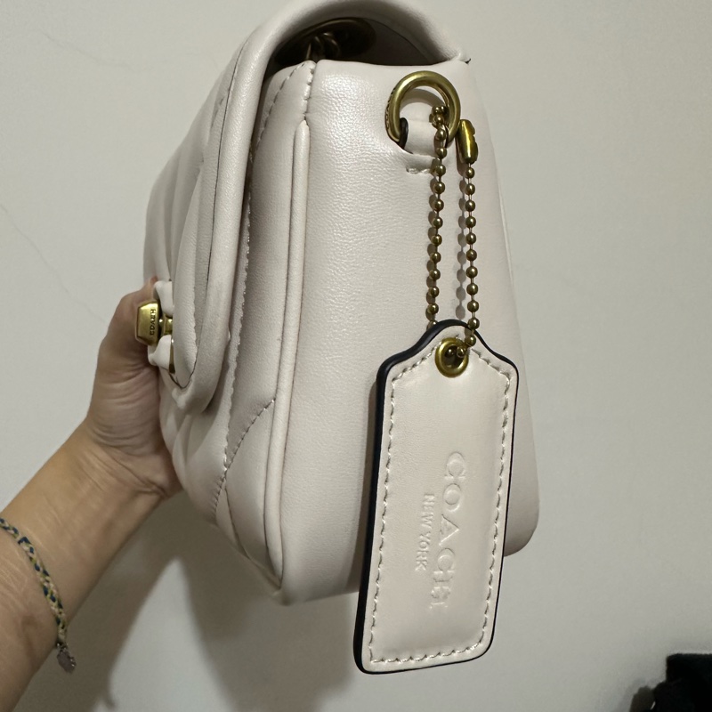 Coach pillow madison 近全新帶絎縫枕頭包-15
