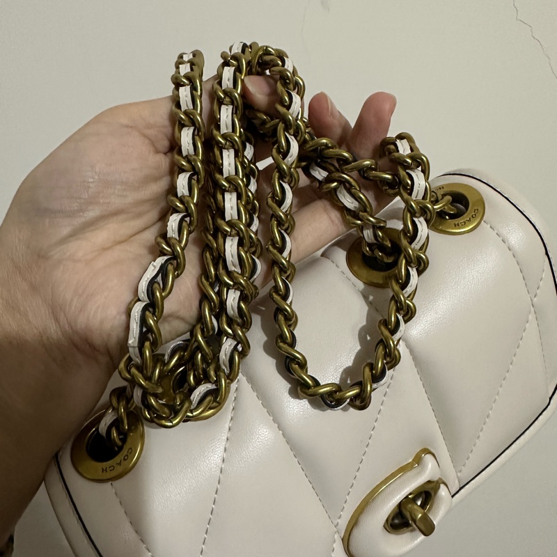 Coach pillow madison 近全新帶絎縫枕頭包-16