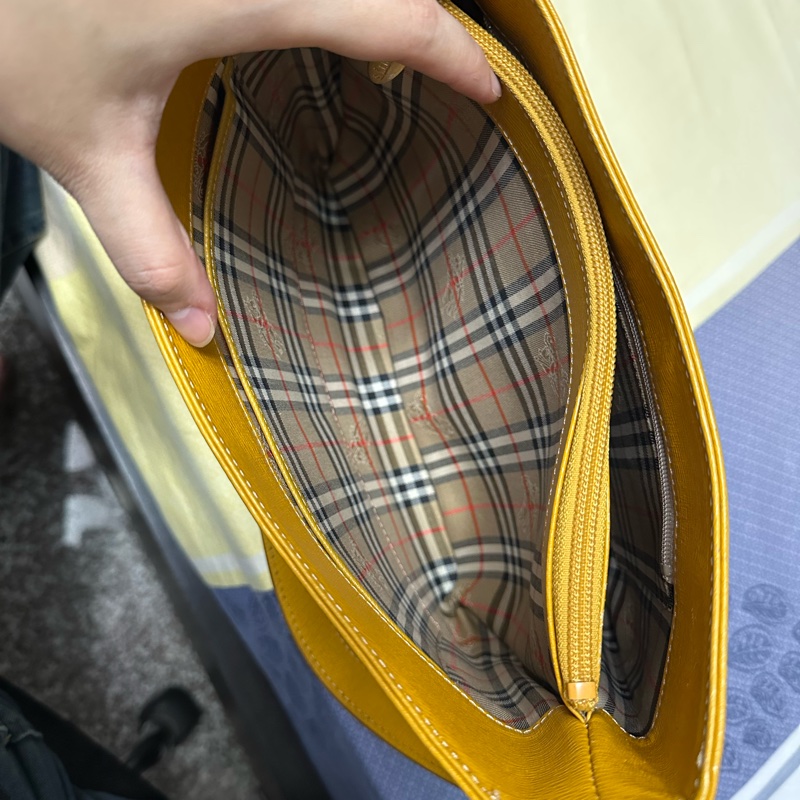 Burberry 防刮皮肩背包-11