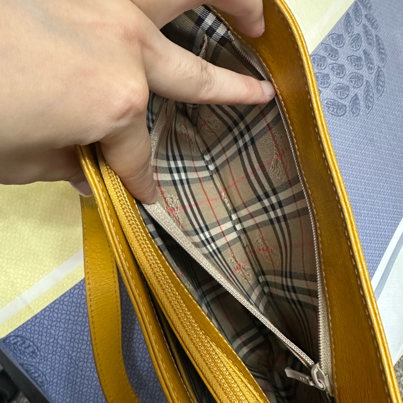 Burberry 防刮皮肩背包-14