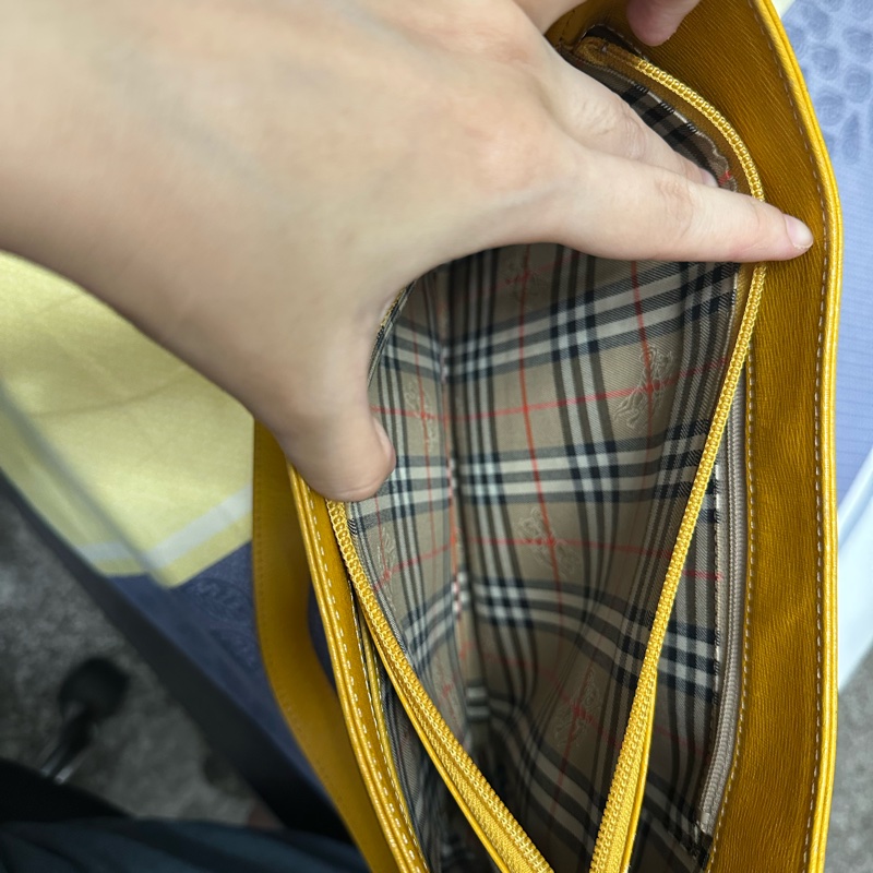 Burberry 防刮皮肩背包-15