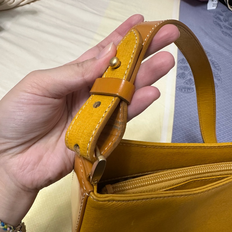 Burberry 防刮皮肩背包-21