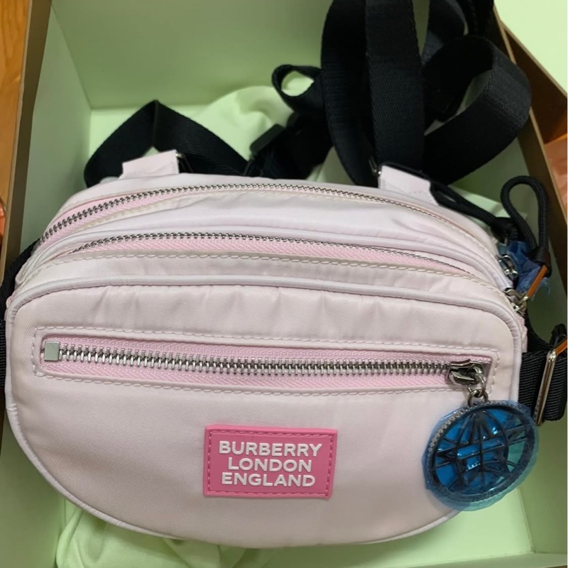 Burberry 尼龍包-1