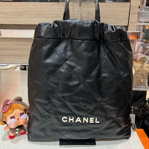 Chanel 22 backpack 黑底白字