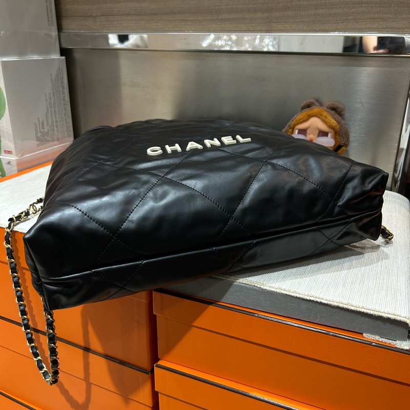 Chanel 22 backpack 黑底白字-4