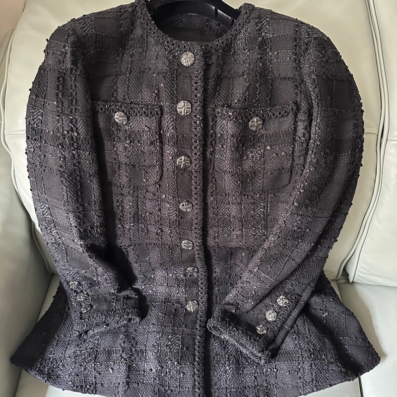 Chanel 23S 春夏系列黑色收腰裙擺外套-0