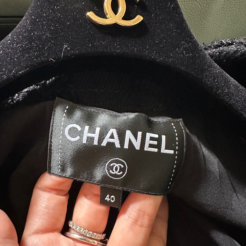 Chanel 23S 春夏系列黑色收腰裙擺外套-3