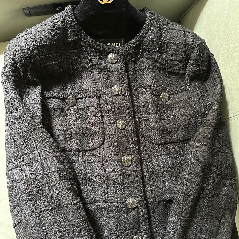 Chanel 23S 春夏系列黑色收腰裙擺外套-6