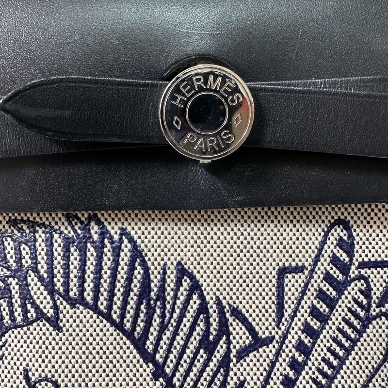 新到 📍Hermes 愛馬仕 限量飛馬塗鴉Herbag 31 黑蓋銀扣D刻-13