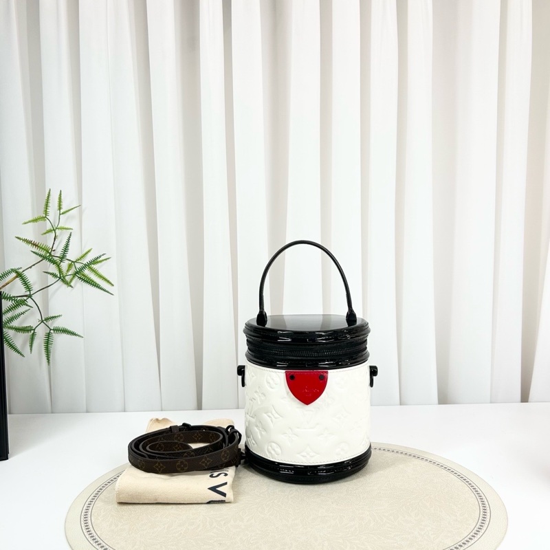 LOUIS VUITTON Cannes 系列手袋 經典老花可調節可拆卸肩帶 白拼黑漆麵牛皮革 發財桶-0