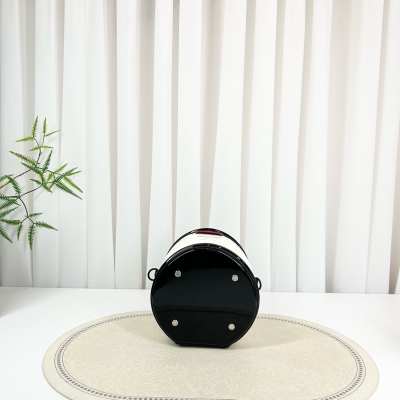 LOUIS VUITTON Cannes 系列手袋 經典老花可調節可拆卸肩帶 白拼黑漆麵牛皮革 發財桶-2